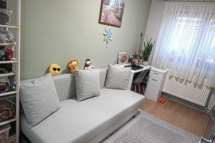 Vând apartament 5 camere + garaj 117.000 € (Vlaicu-Stupilor)
