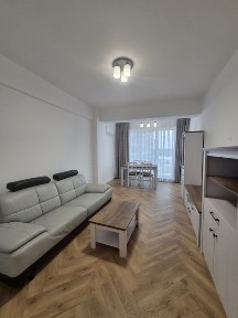 Închiriez apartament cu trei camere mobilat si utilat