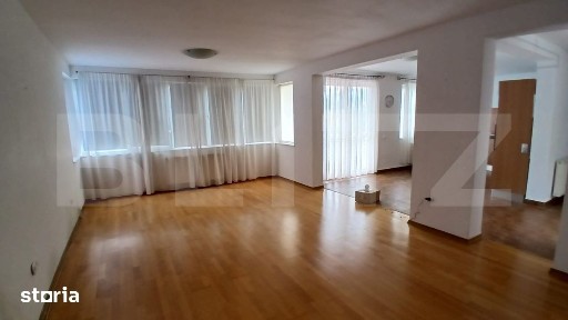 Vila de vanzare, 300 mp, zona Livezeni