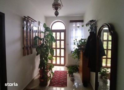 Casa 5 camere Copou, 213 metri Cod:146435