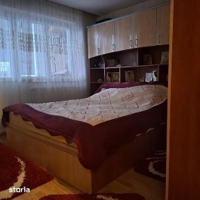 Vând apartament 3 camare+garaj