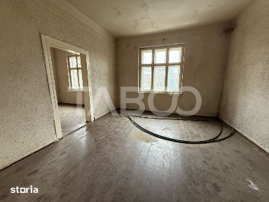 3 apartamente de vanzare la casa 132 mpu curte 966 mp zona Turnisor