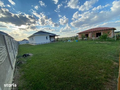 Vând casă individuală în Moșnița Veche-Proprietar-100 mp -731 mp teren
