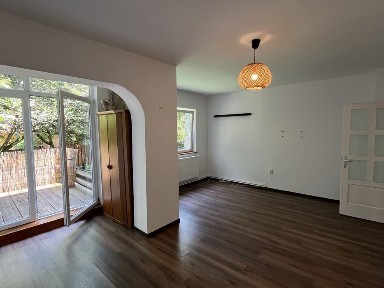 Apartament ulztracentral 2 camere, decomandata, cu beci