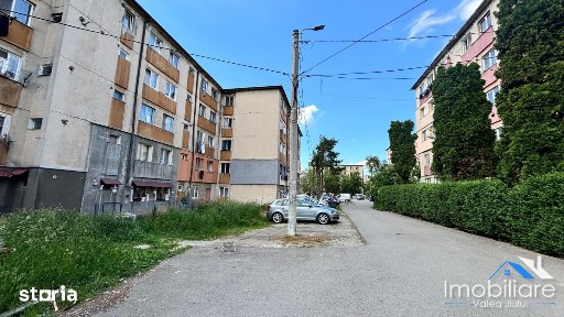 Apartament 2 camere - Petrosani, Str. Venus, Parter, Intrare separata