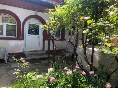 Proiect casă pe pământ - necesită renovare totală, curte 85 mp, garaj+anexa