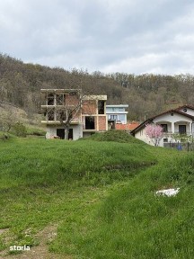 Casa la rosu in Valea Popii