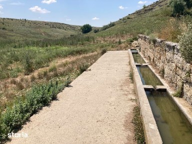 Casa si doua hectare intravilan