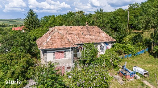 Casă tradițională cu teren de 2.560mp, în Sâmboleni, com. Cămărașu