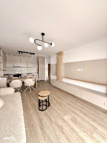Apartament doua camere / etaj intermediar / Zona Eroilor