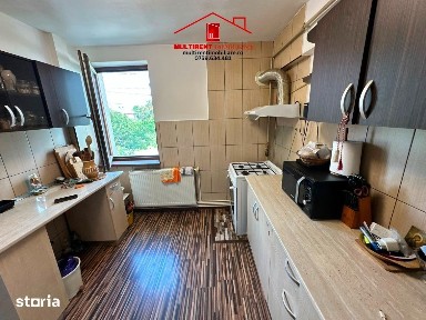 Apartament 3 camere. strada Victoriei, etaj 1