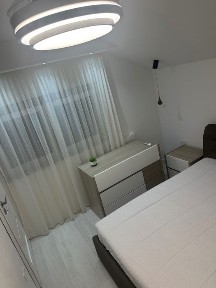 Inchiriez apartament 2 camere cu parcare privata