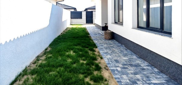 Vând Casa Noua la intrare în Santandrei pe partea stanga