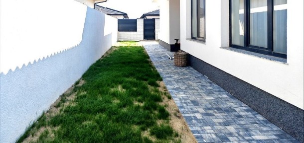 Vând Casa Noua la intrare în Santandrei pe partea stanga