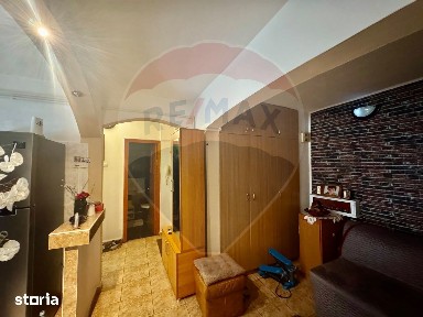 Apartament cu 4 camere de vânzare în zona Craiovita Noua