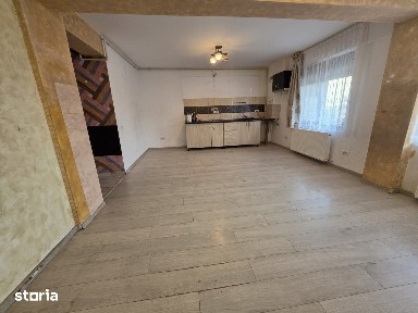 Nicoale Grigorescu, chiar pe Drumul Lunca Sateasca, centrala, parcare