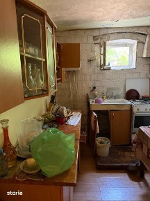 Apartament 2 camere, curte, garaj, zona centrala