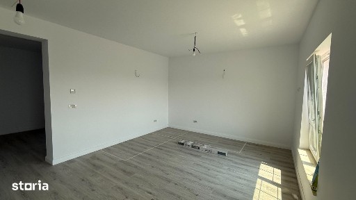 Casa parter cu 3 camere, curte și beci