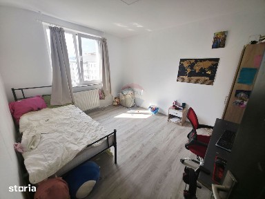 Apartament cu 4 camere de vânzare în zona Maratei