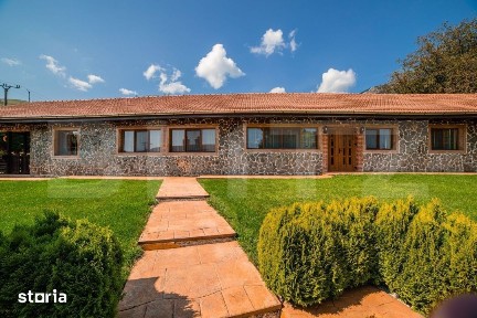 Pensiune cu piscina si teren de 3.000 mp | Zona turistica Livezile -