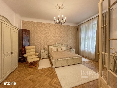 Apartament deosebit cu 3 camere, curte si parcare, aproape de Centru