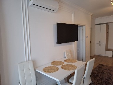 Închiriez apartament cu două camere mobilat și utilat