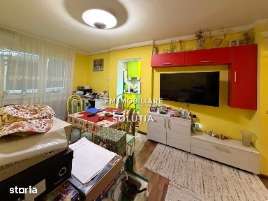 Apartament 3 camere decomandat, etajul 2 -zona Casa de Pensii