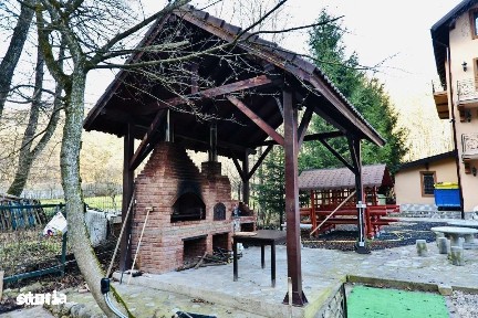 De vânzare resort jud.Brasov-pensiune,lac,sala evenimente,casute