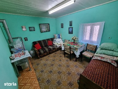 CASĂ LA ȚARĂ, SÂMBOLENI, COMUNA CAMARAȘU