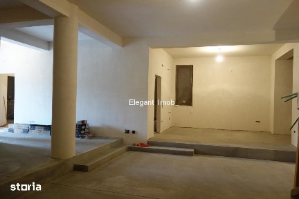Vila cu suprafata de 550 mp si 13 camere in Paradisul Verde