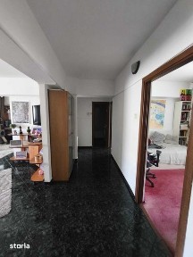 Vand apartament 4 camere, decomandat, la autogara Militari et. 8/10