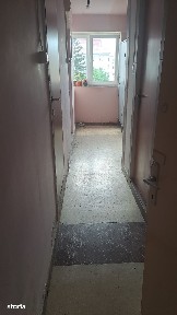 Garsoniera etaj 3,Vasile Aron