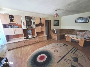 Casa de vanzare, 120 mp utili, teren 237 mp, curte comuna, Cristian