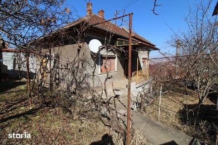 Vând casă D+P în Hunedoara, zona Chizid, teren 436mp, garaj, anexă