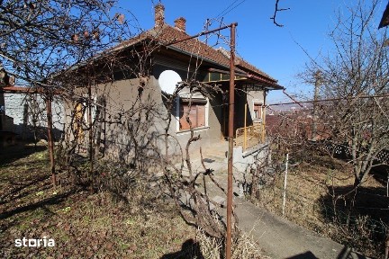 Vând casă D+P în Hunedoara, zona Chizid, teren 436mp, garaj, anexă