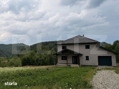 Casa 4 camere, 250 mp, zona Rasnov