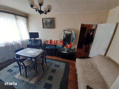 Apartament de vanzare 3 camere etaj intermediar