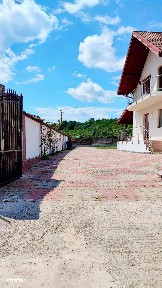 CASĂ DE VÂNZARE ÎN BUDEȘTI,SAT RACOVIȚA, VL. 147.500 E La 5 km de Oraș