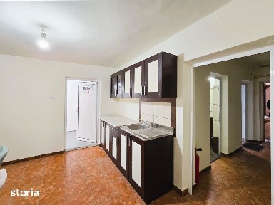 Spatiu comercial de vanzare zona centrala - birouri si depozit