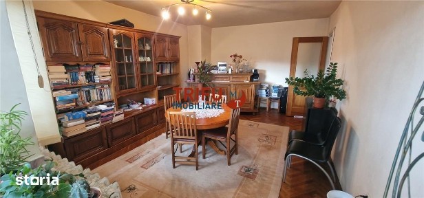 Apartament 4 camere de vanzare zona Centru