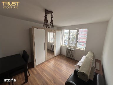 Ap 3 camere decomandat, renovat, balcon închis Zona Piața De