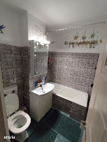Ofer spre închiriere apartament decomandat cu 3 camere in Valea Aurie.