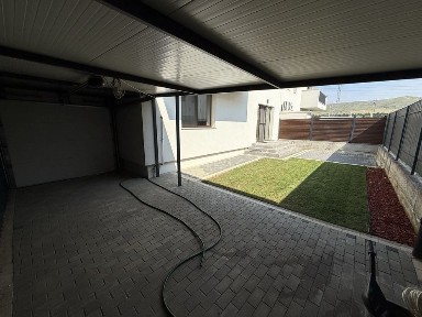 Casa 4 camere cu garaj si gradina