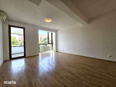Apartament 4 camere / vila / Giulesti / Intr. Pinului / curte 54 mp