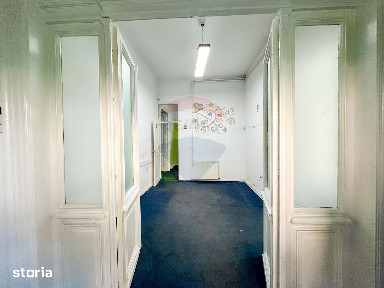 Spatiu comercial | doua cladiri, curte proprie | 300 mp |