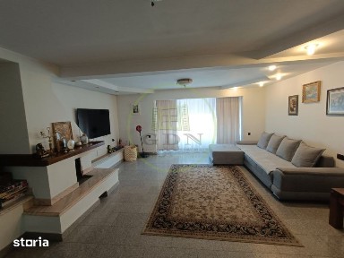 Casa si spatiu comercial de vanzare Reghin zona centrala.