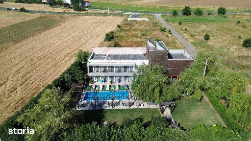 Pensiune cu 10 camere de vânzare- Corbu, jud. Constanta