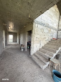 Casă la gri, Odaia Manolache, stradal