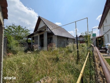 Casa semi-finisata de vanzare, 299 mp, zona Moreni