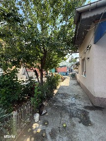 Casă cu 3 camere, curte de 405 mp, în Chitila